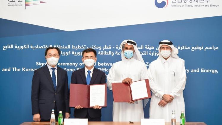 جانب من توقيع الاتفاقية