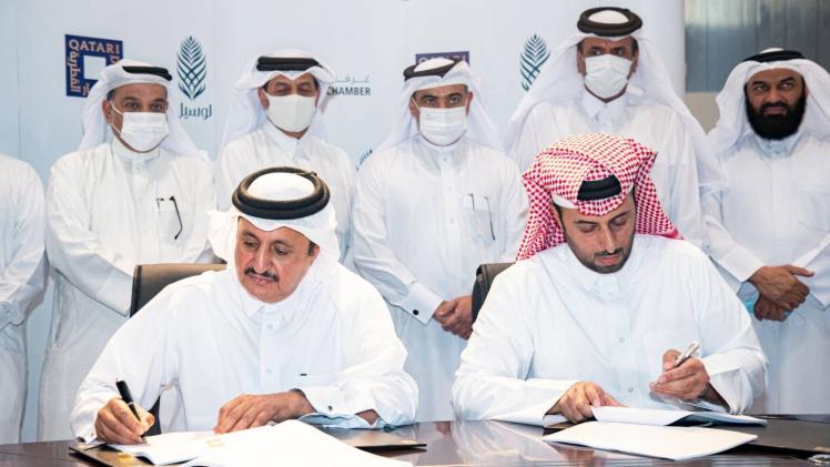 جانب من توقيع الاتفاقية