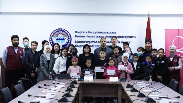 صورة جماعية عقب توزيع الهدايا