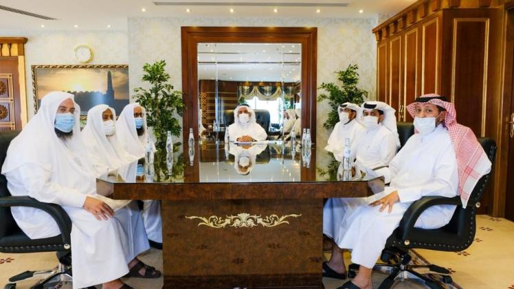 جانب من اجتماع سعادة وزير الأوقاف مع عدد من الأئمة