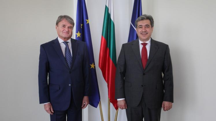 جانب من تسليم أوراق اعتماد السفير فهد بن إبراهيم المشيري