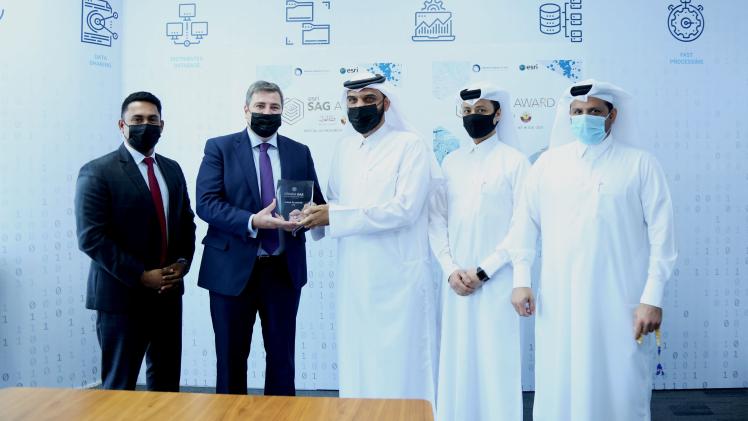 جانل من تسلم الجائزة