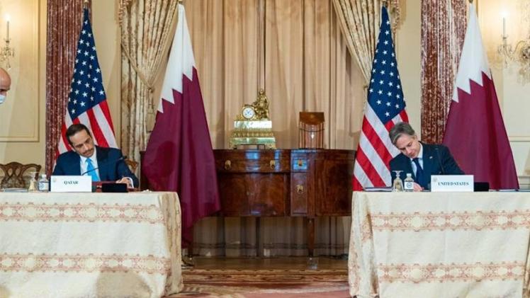 جانب من توقيع الاتفاقات