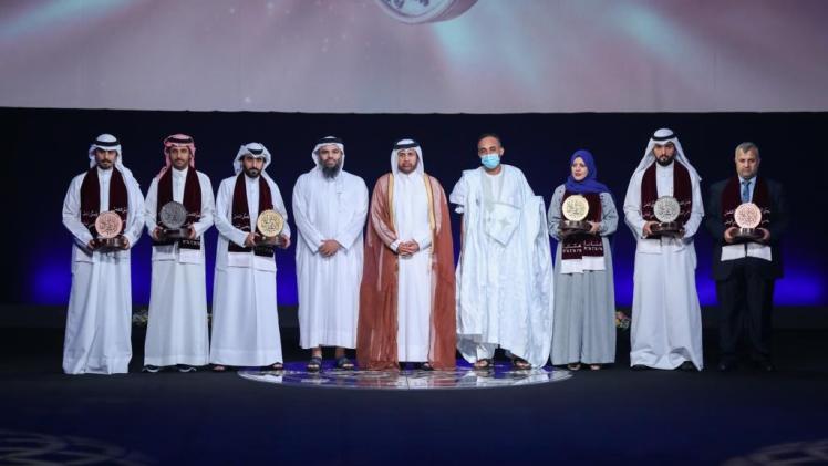 صورة جماعية للفائزين بجوائز المسابقة