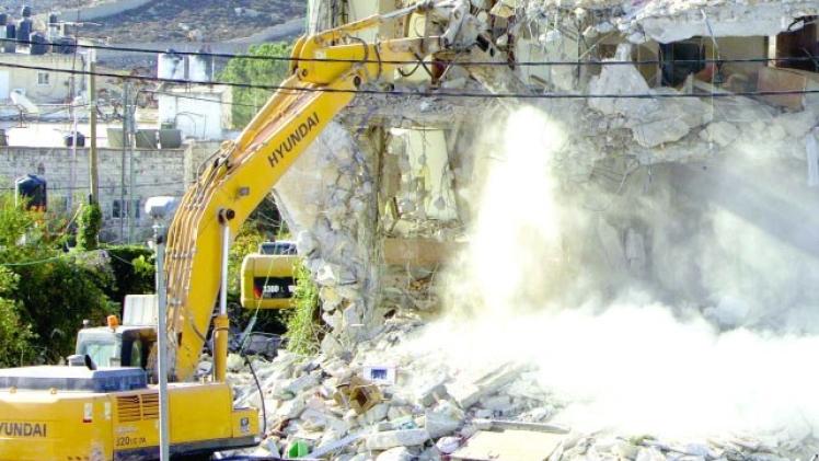 استمرار عمليات هدم المنازل