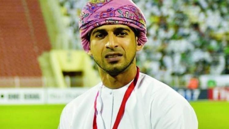 نجم الكرة العمانية السابق عماد الحوسني
