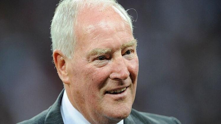 رون فلاورز  لاعب منتخب إنجلترا السابق