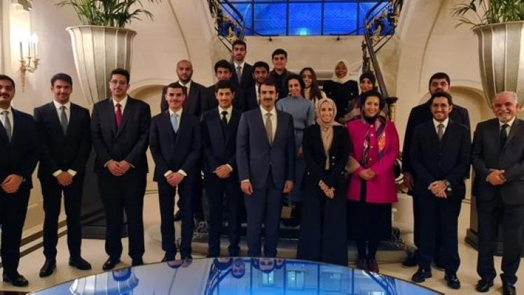 وزيرا التربية والثقافة في لقطة جماعية مع الطلاب