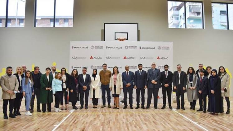 صورة جماعية خلال افتتاح المدارس