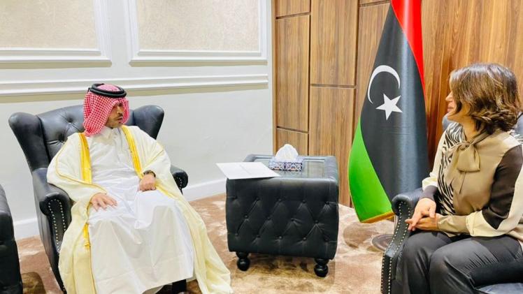 خلال تسليم نسخة من أوراق الاعتماد