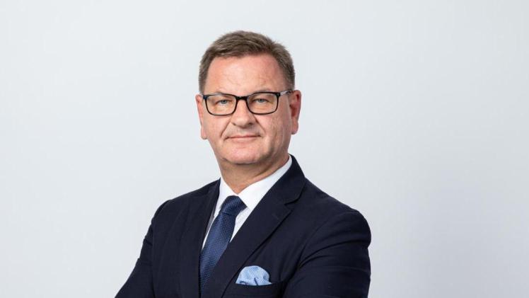 سعادة السيد يانوش يانكي سفير جمهورية بولندا