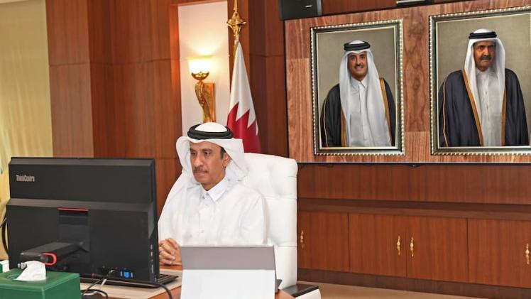 سعادة السيد أحمد بن عبدالله الجمال خلال الاجتماع