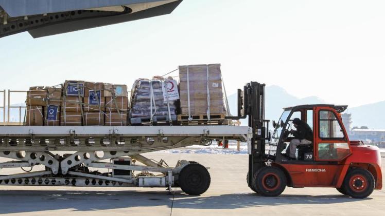 جانب من المساعدات الإنسانية