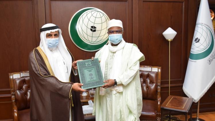 الأمين العام لمنظمة التعاون الإسلامي يتسلم رسالة العاهل السعودي