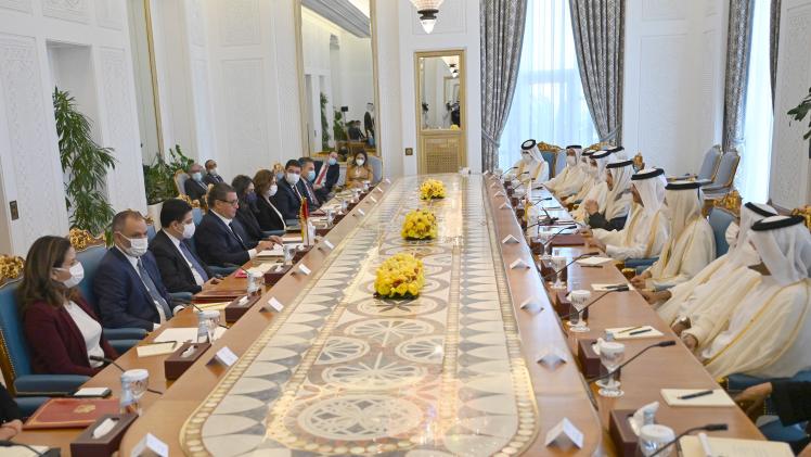 جانب من الاجتماع الثامن للجنة العليا القطرية المغربية