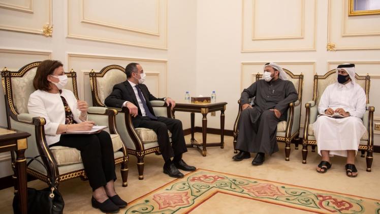 جانب من الاجتماع مع السفير المصري