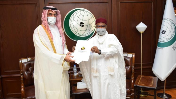 جانب من تسليم أوراق الاعتماد