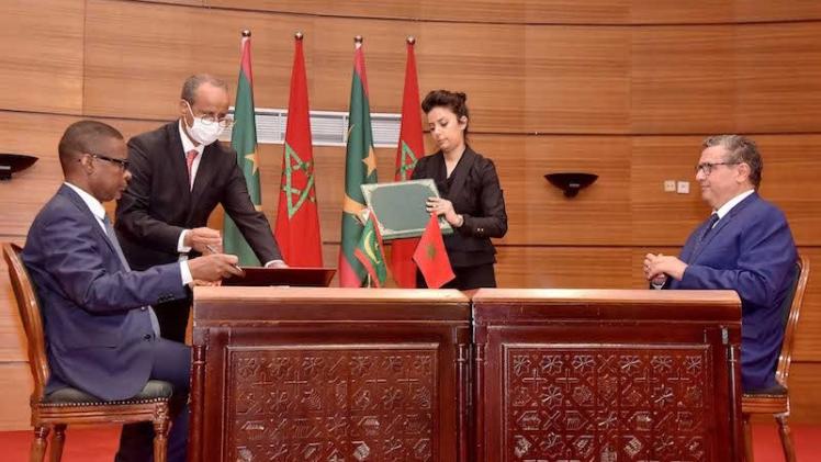 جانب من توقيع الاتفاقيات