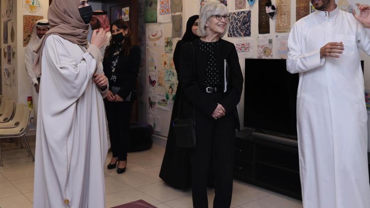 من الجولة التفقدية للمنسقة الأمريكية للمرافق المؤقتة لإسكان الأفغان