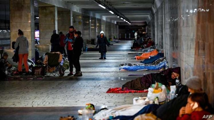 آلاف الأوكرانيون إلى محطات مترو الأنفاق