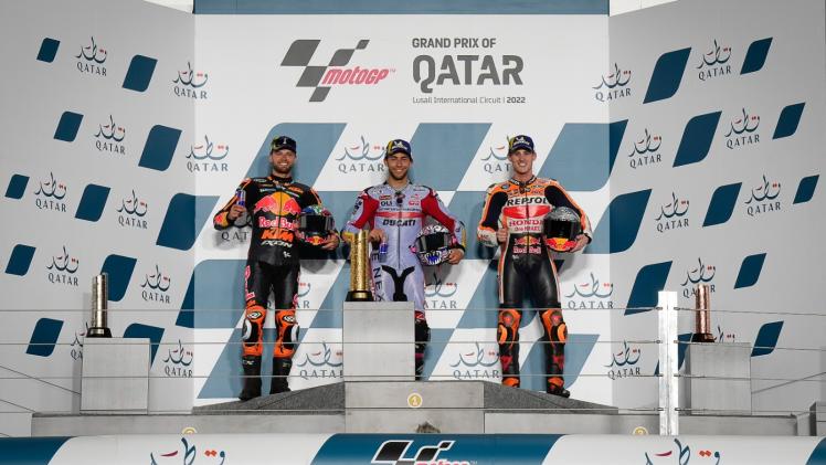 جانب من تتويج الفائزين