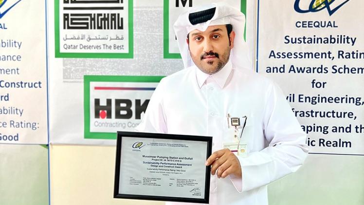 المهندس سعد المري يستلم الجائزة