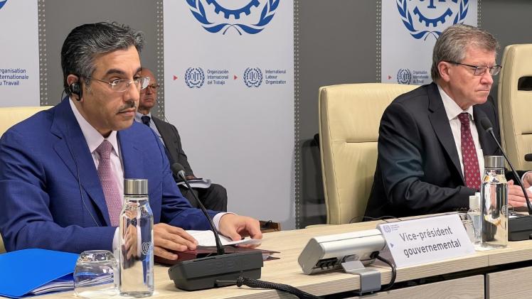 سعادة الدكتور علي بن صميخ المري وزير العمل