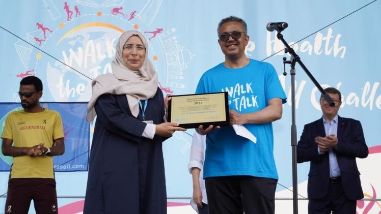 خلال تسليم الجائزة