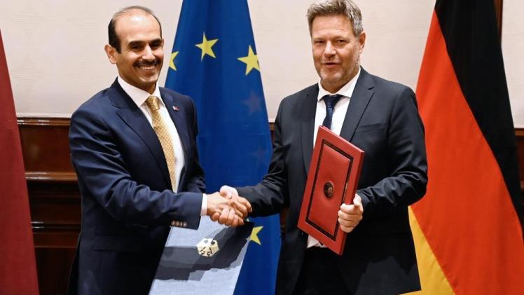 جانب من توقيع الاتفاقية