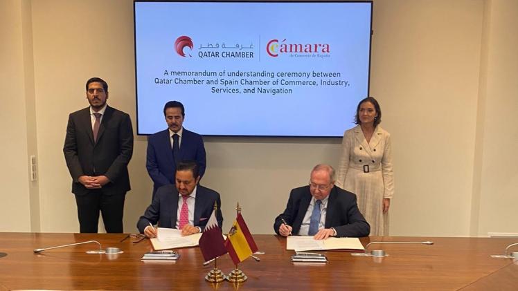 جانب من توقيع الاتفاقية