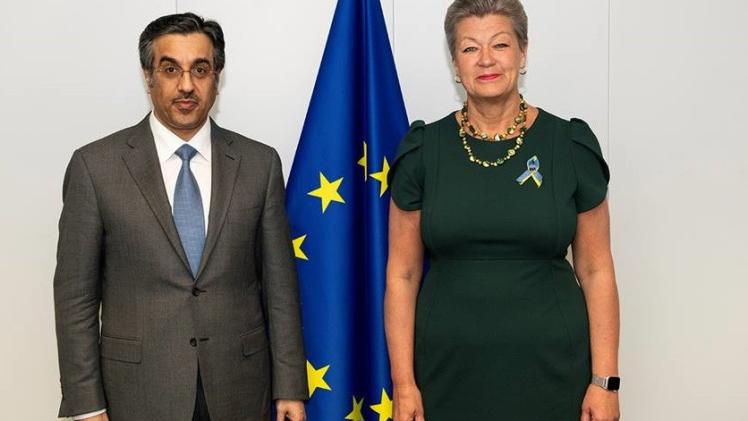 الدكتور علي بن صميخ المري والسيدة إيلفا يوهانسون