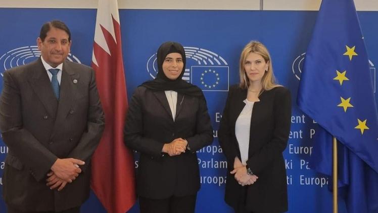 صورة على هامش الاجتماع