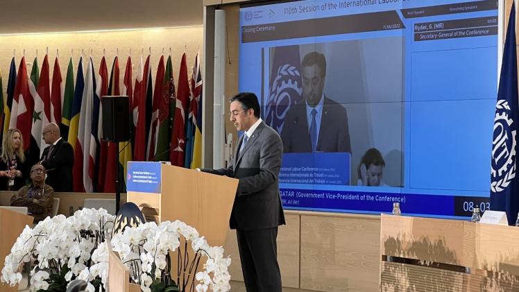 سعادة الدكتور علي بن صميخ المري وزير العمل