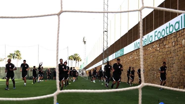 جانب من تدريبات العنابي