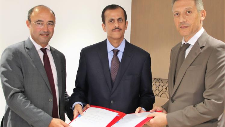 جانب من توقيع الاتفاقية