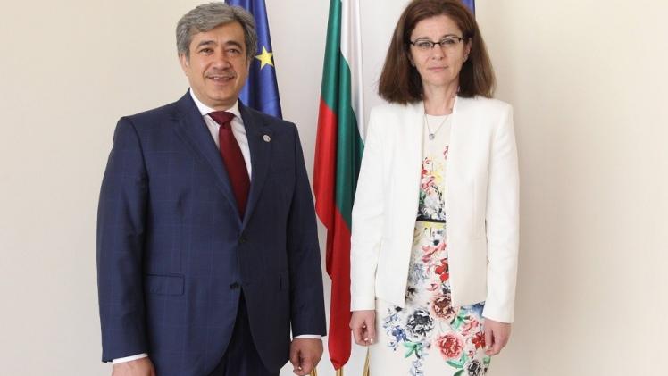 صورة على هامش الاجتماع