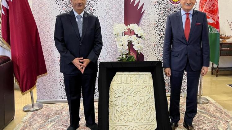 جانب من تسليم القطعة الأثرية