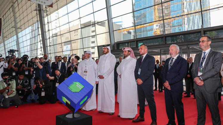 سعادة وزير التجارة والصناعة مفتتحا معرضي بروجكت قطر وقطر للضيافة