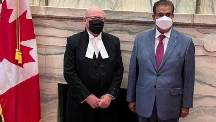 صورة على هامش الاجتماع