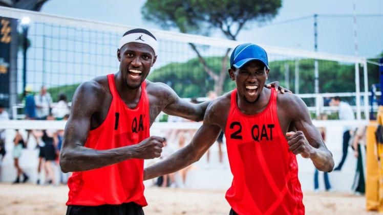 ثنائي المنتخب القطري شريف يونس وأحمد تيجان