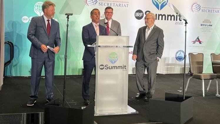 الدكتور إبراهيم صالح النعيمي خلال إلقاء كلمته