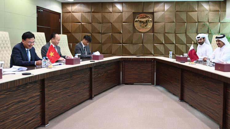 جانب من المشاورات