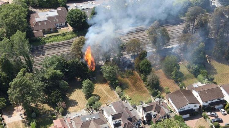 حرائق مستمرة بسبب موجة الحر