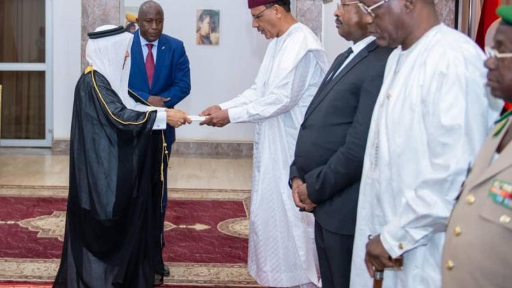 جانب من تسليم أوراق الاعتماد