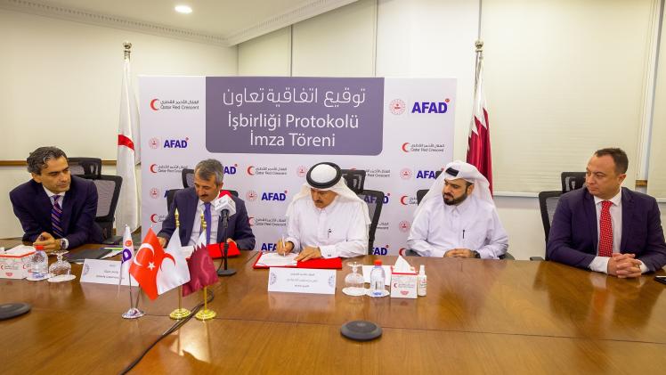 جانب من توقيع الاتفاقية