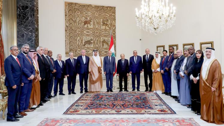 جانب من استقبال الرئيس اللبناني لوزراء الخارجية العرب