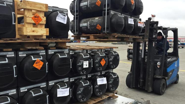 إحدى شحنات الأسلحة الأمريكية إلى أوكرانيا