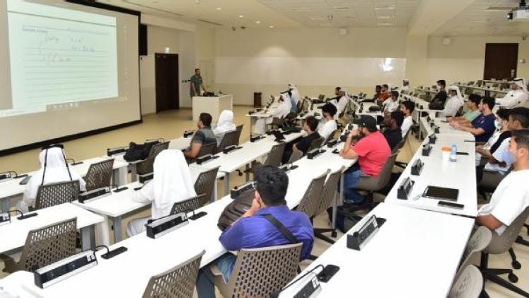 حضور مكثف في اليوم الدراسي الأول بالجامعة