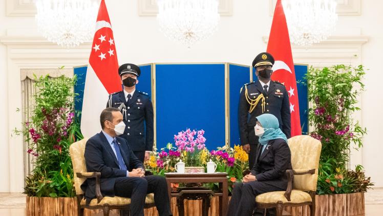 رئيسة جمهورية سنغافورة خلال استقبالها وزير الخارجية