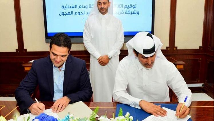 جانب من توقيع الاتفاقية